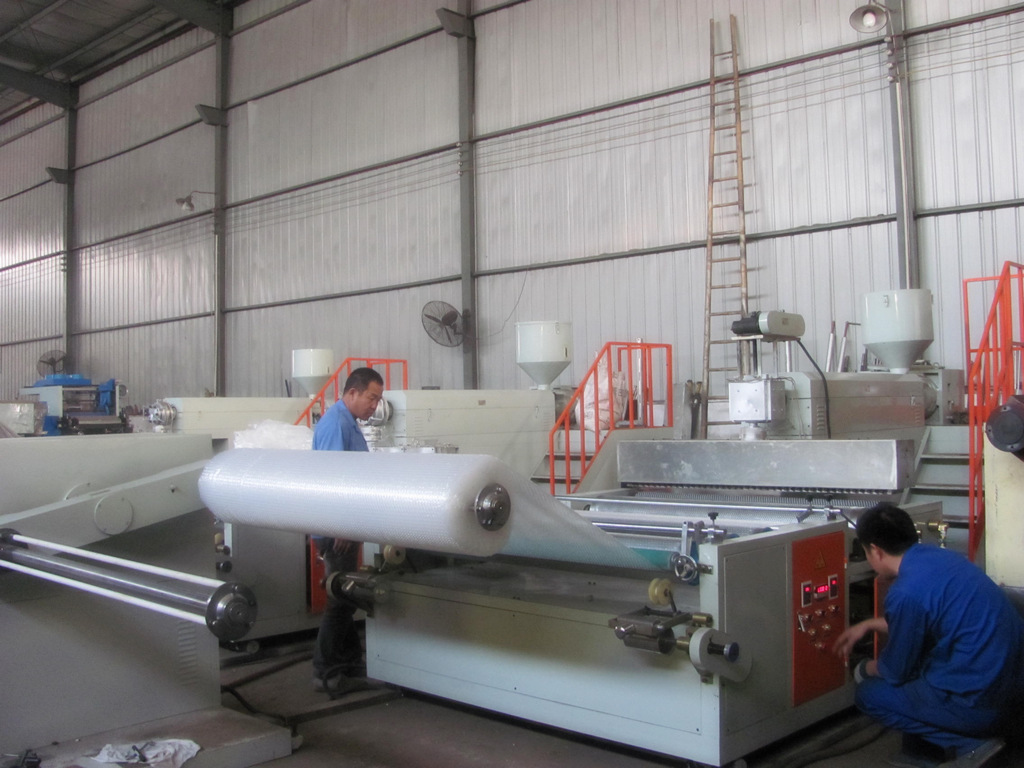 切割机3在重庆市沙坪坝区粤瑜轻质包装材料厂的应用与优势